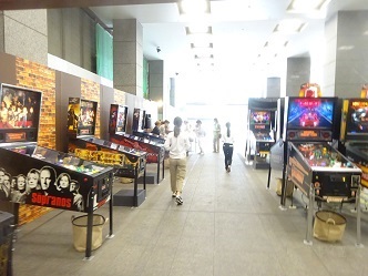 ピンボール 業務用ゲーム 両替機 リース レンタル 新宿タカシマヤ